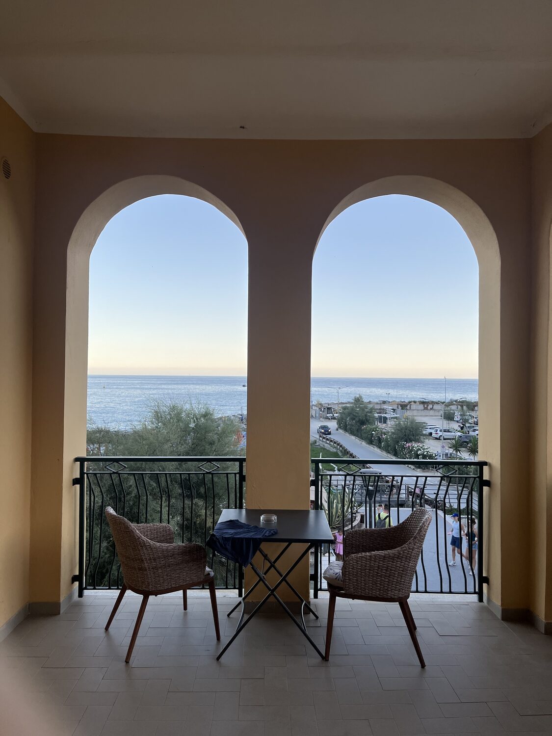 Sea view through the arches of our Monterosso hotel terrace