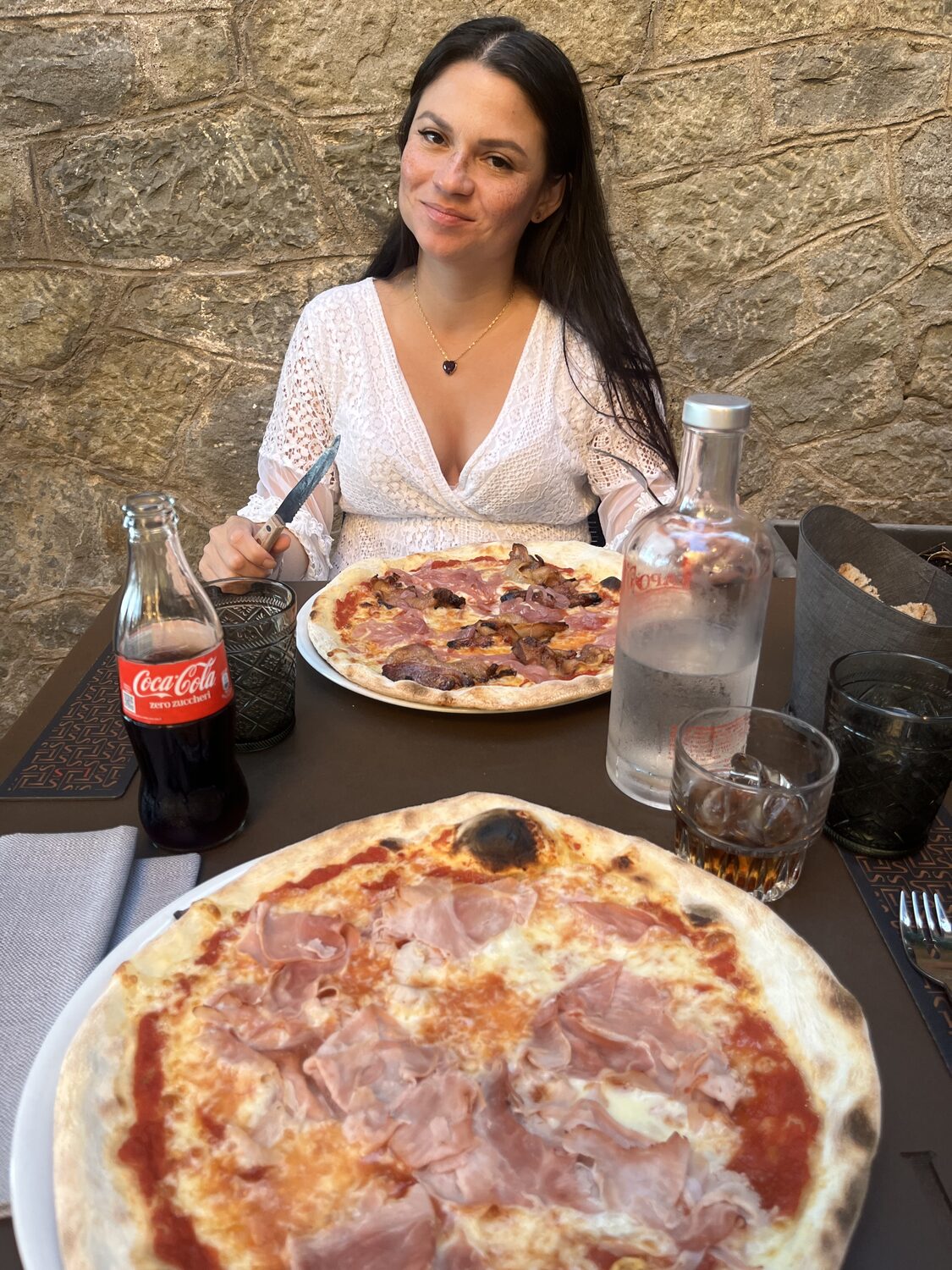 Pizza dinner table in Monterosso