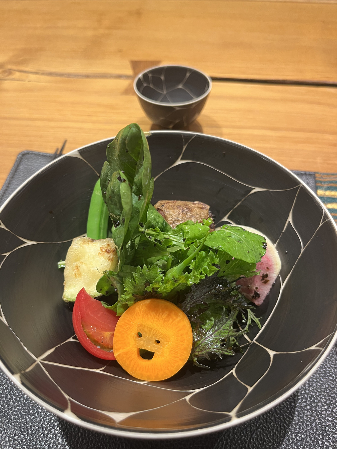 DEN garden salad with the smiley carrot