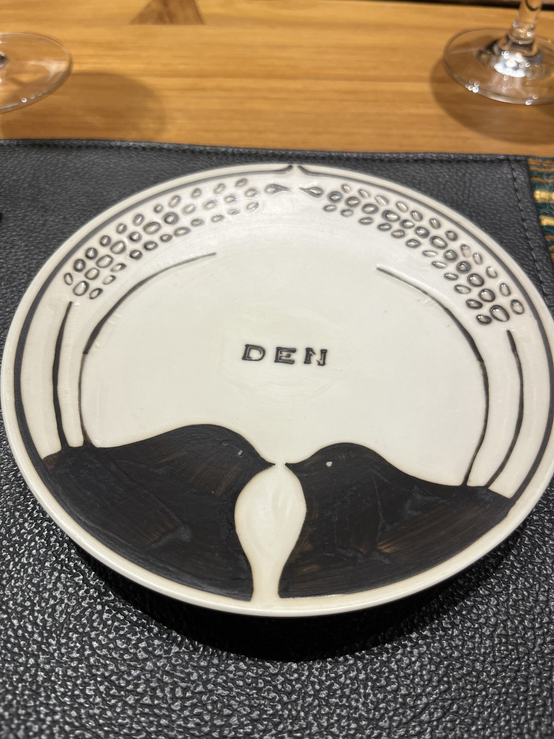 DEN signature plate
